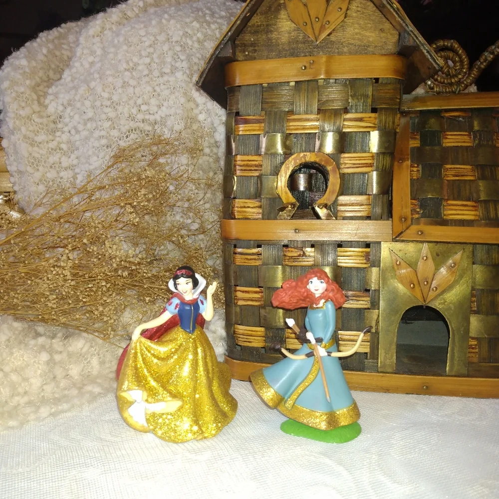 Disney Princess Figurines with Castle